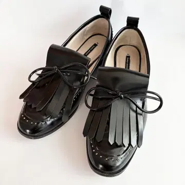 ZARA 자라 프린지 장식 블랙 로퍼