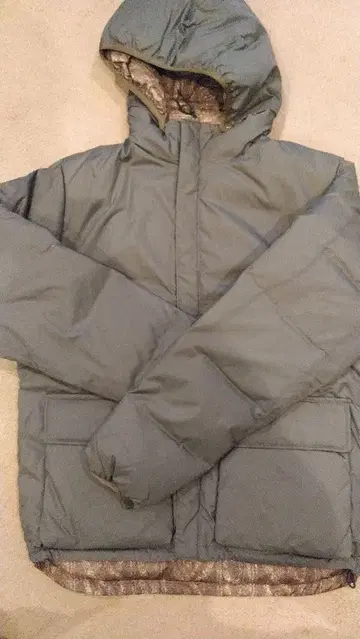 굿이너프 리버서블 그레이 후드 부착 다운 자켓