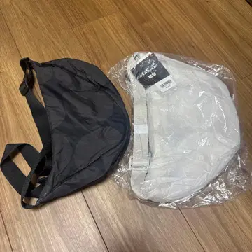 마리메꼬 유니클로 숄더백 블랙 화이트 2색 세트