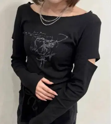 [ y2k 그런지 ] 스터드 장식 긴팔 티셔츠