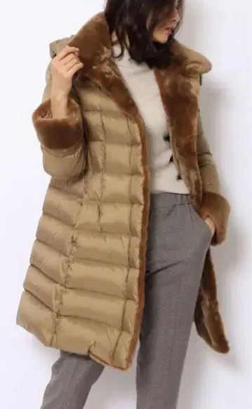 볼지 투모로우랜드 보아 안감 다운 코트 브라운 36 사이즈