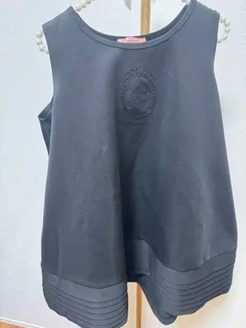 Vaqutaux 슬리브리스 튜닉 블랙