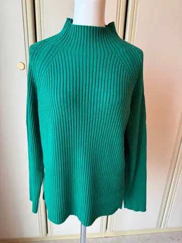 리브 하이넥 긴팔 스웨터 그린