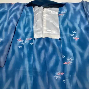 거의 미사용 시치미 부착 겉옷 스카이블루에 잎 무늬 약간 하자 있음