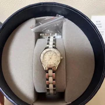 [ 가격 협상 가능 ] AGATHA 아날로그 시계 실버/화이트