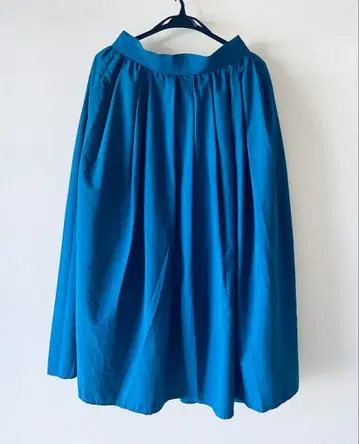 파란색 롱 기장 플레어 스커트 Design 사이즈 M