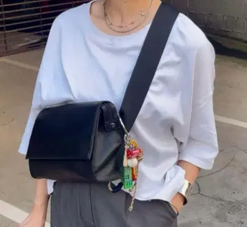 ear PAPILLONNER 와이드 테이프 숄더백 블랙