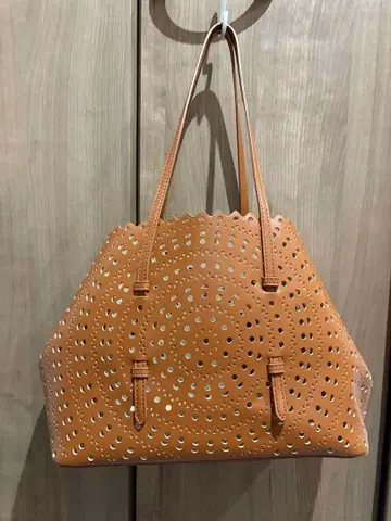 새상품급 펀칭 백 브라운 파우치&숄더 포함 노브랜드