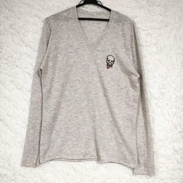 [ 루시앙페라피네 ] 스컬 자수 V넥 긴팔 니트 그레이 S