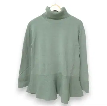 새상품급 21AW FOXEY 폭시 뉴욕 페플럼 니트 스웨터