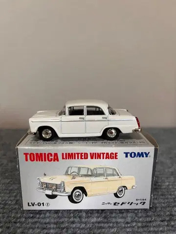 토미카 리미티드 빈티지 닛산 세드릭