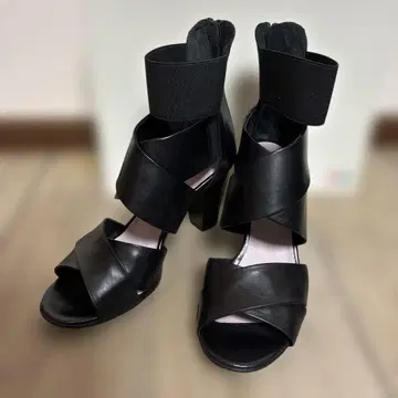 어라운드 더 슈즈 힐 샌들