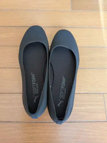 PUMA SOFTFOAM+ 블랙 플랫슈즈