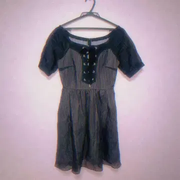 스트라이프 반팔 무릎 기장 원피스