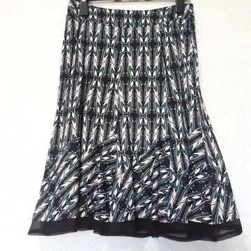 플레어 스커트 블랙과 화이트 깃털 무늬