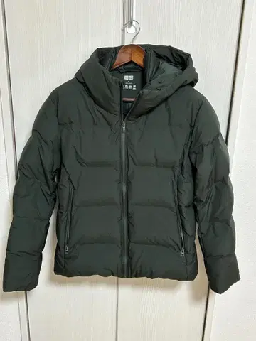 UNIQLO 유니클로 심리스 다운 자켓 M 사이즈 다크 그린