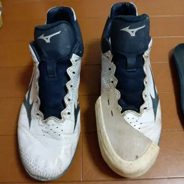 Mizuno 스파이크 슈즈 화이트/네이비 왼쪽 P