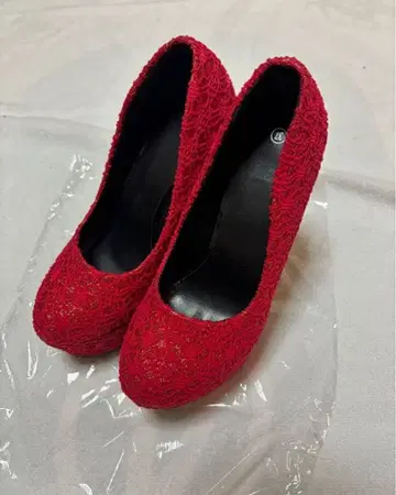 빨간색 레이스 하이힐