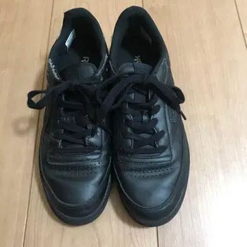 리복 블랙 스니커즈
