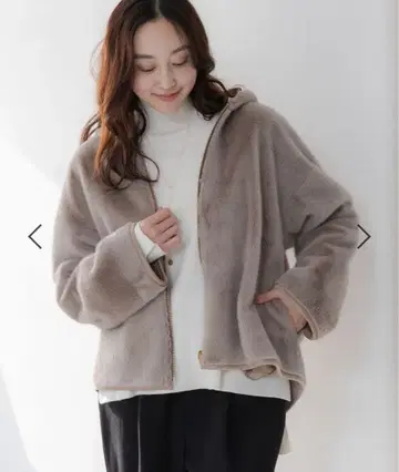 [ 새상품 ] Elura 엘르 럭스 에코 무스탕 후드 블루종