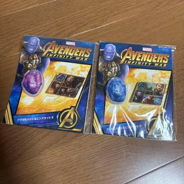 인피니티 스톤의 아크릴 배지와 핀즈 세트