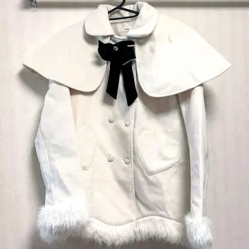 화이트 케이프 코트 양산형