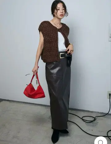 니트 베스트 & 에코 가죽 타이트 스커트 셋업