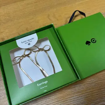 케이트 스페이드 리본 디자인 귀걸이