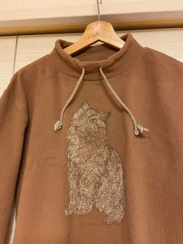 고양이 브라운 하이넥 플리스