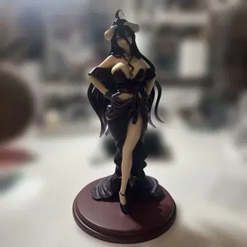 여성 캐릭터 피규어 블랙