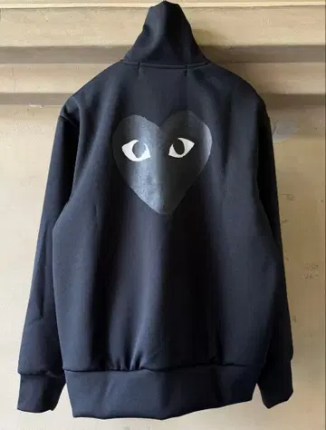 블랙 하트형 눈 집업 후드티