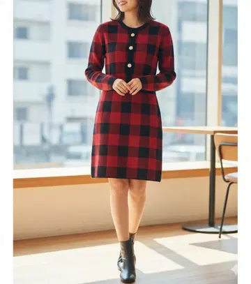 미셸 마카롱 니트 원피스 체크 타이트 무릎 기장 긴팔 버튼