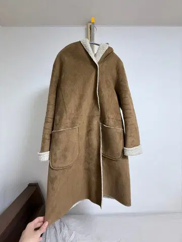 Another Edition 페이크 무스탕 코트