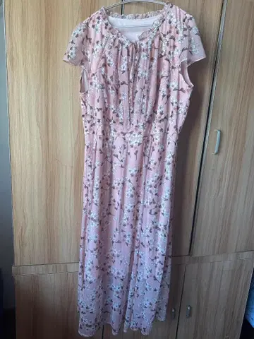 꽃무늬 핑크 원피스