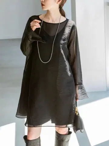 NOBLE 시어 보일 페플럼 블라우스