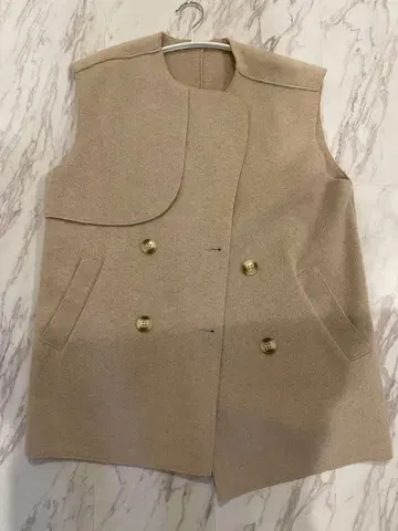 [ 새상품급 ] 고베 레터스 슬리브리스 베스트 자켓