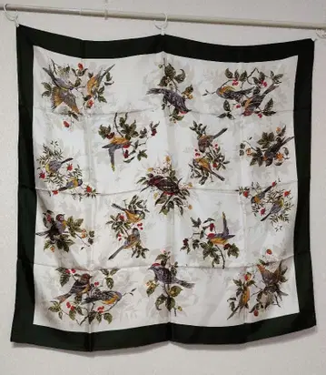 새상품 대형 실크 스카프 새 패턴 짙은 녹색 빈티지