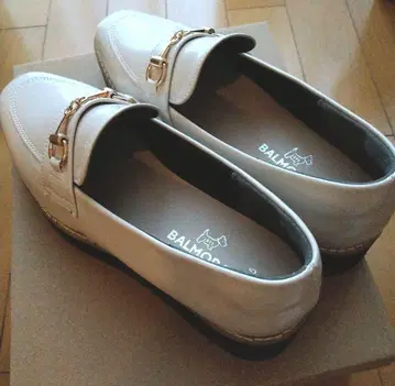 발모랄 비트 로퍼 아이보리 통굽