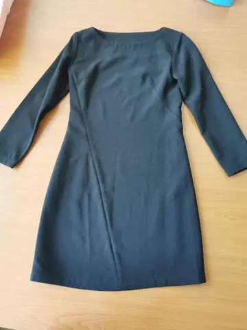 블랙 무릎 기장 원피스 긴팔