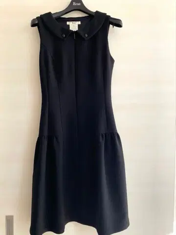 르네 앞 지퍼 카라 부착 원피스 32 블랙