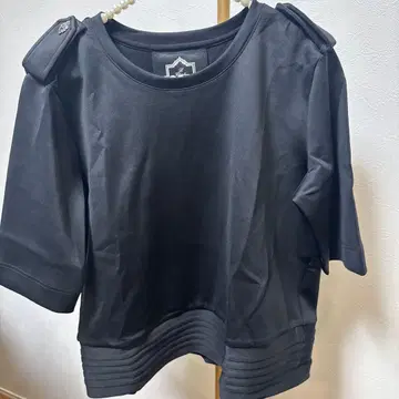 Vaqutaux 블랙 반팔 T셔츠