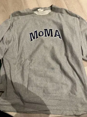 MoMA 그레이 맨투맨 L 사이즈