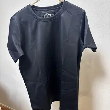 Vaqutaux Sally 블랙 T셔츠