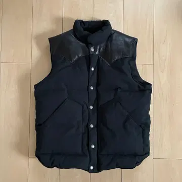 [ SUGARCANE ] 가죽 요크 다운 베스트