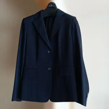 DAKS 네이비 플리츠 스커트와 자켓 세트