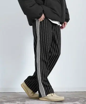 [ 새상품 미사용 ] 라인 트랙 팬츠