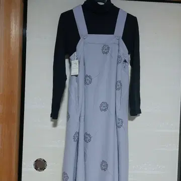 [새상품] ELLIFE 오버롤 스커트 자수 사이즈 F