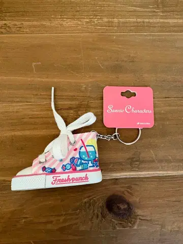 미사용 새상품 산리오 프레쉬 펀치 스니커즈 키링