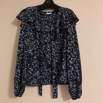 프레이 아이디 꽃무늬 프릴 블라우스 & 플레어 스커트 셋업