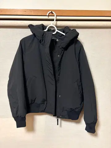 Uniqlo 블랙 다운 자켓 여성용